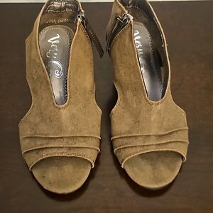 Women's shoes By Very G. Size8 1/2